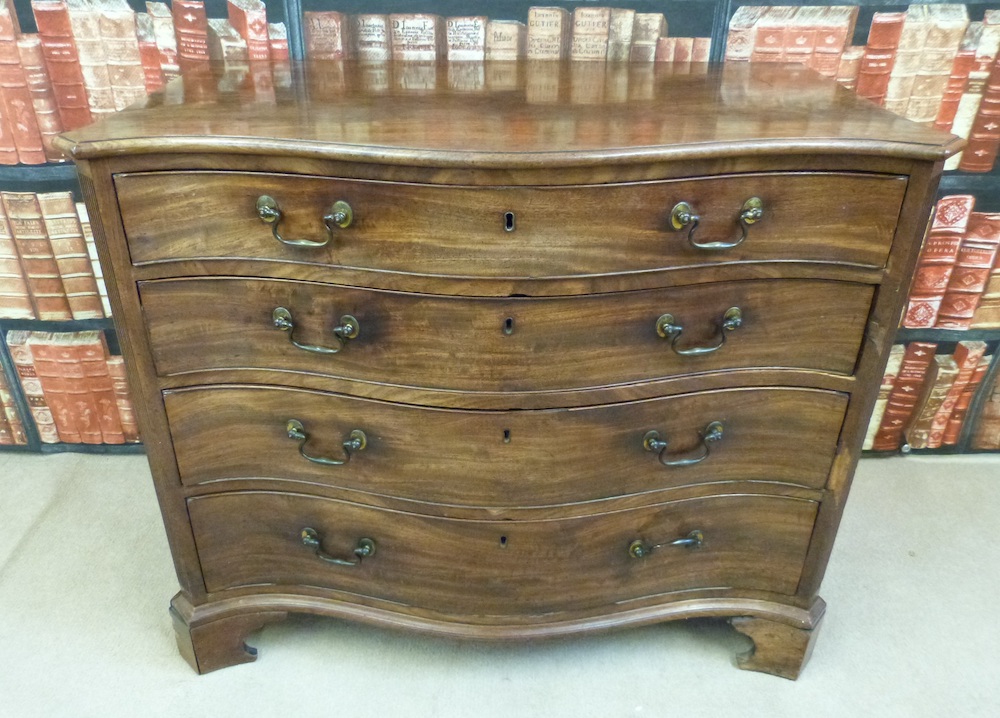 A Georgian Mahogany Serpentine Fronted Chest Of Four Graduated Drawers Raised On Bracket Feet Ś4400