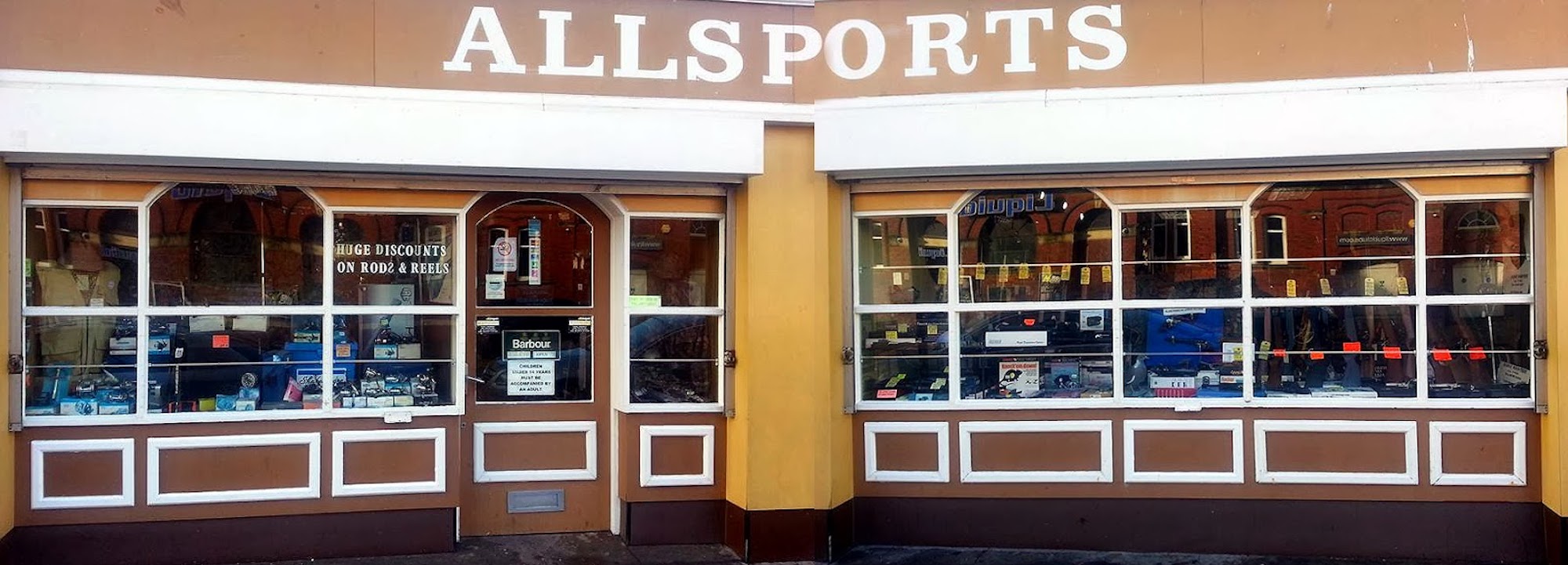 The Remaining Contents Of Allsports Gun Shop Gloucester Sold Ś35,000